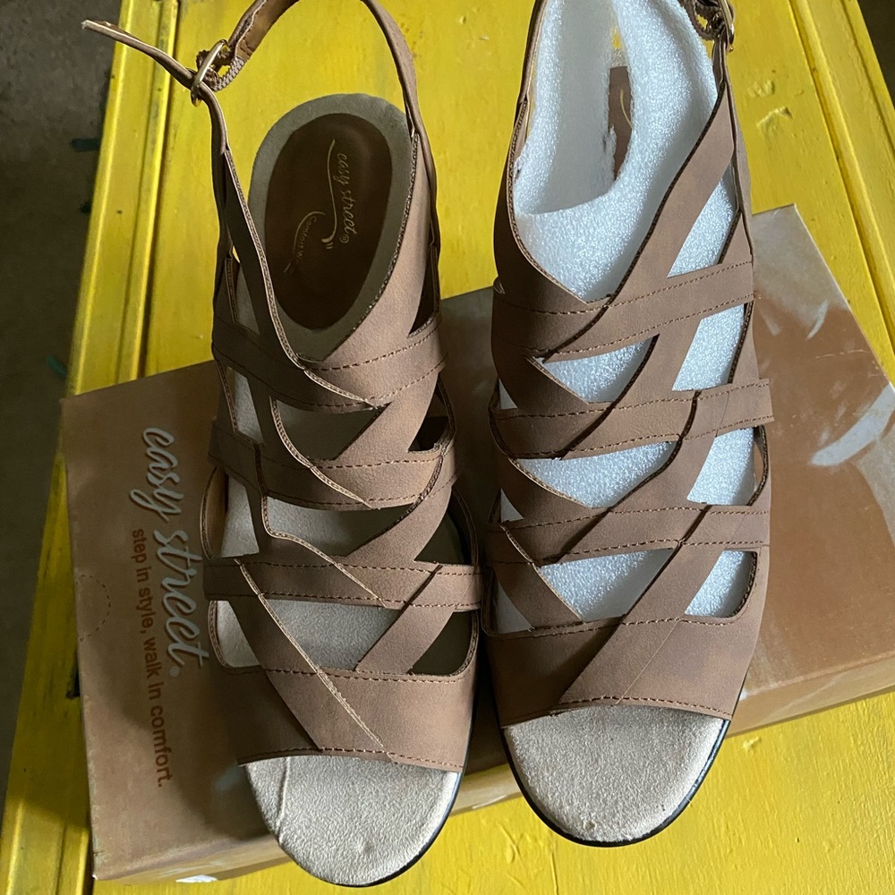 Easy street women’s sandals